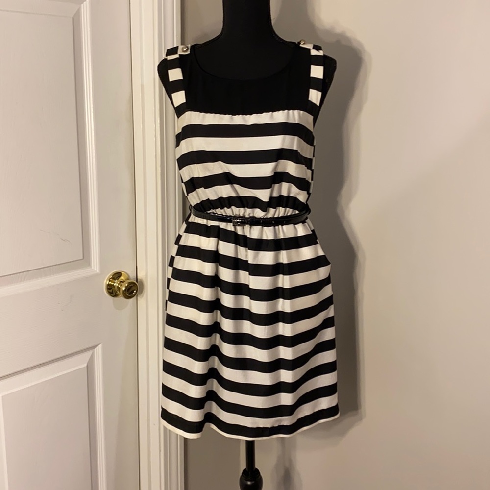 Striped sleeveless mini dress with pockets